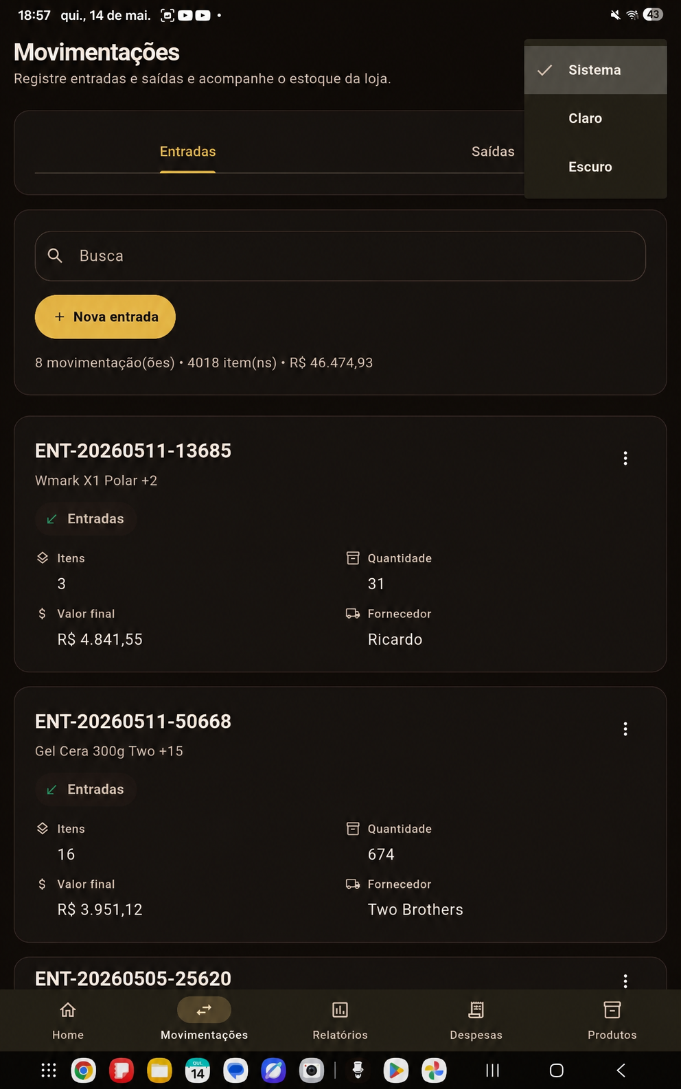 Tela de movimentações no tema escuro com seletor de aparência aberto e lista de entradas.