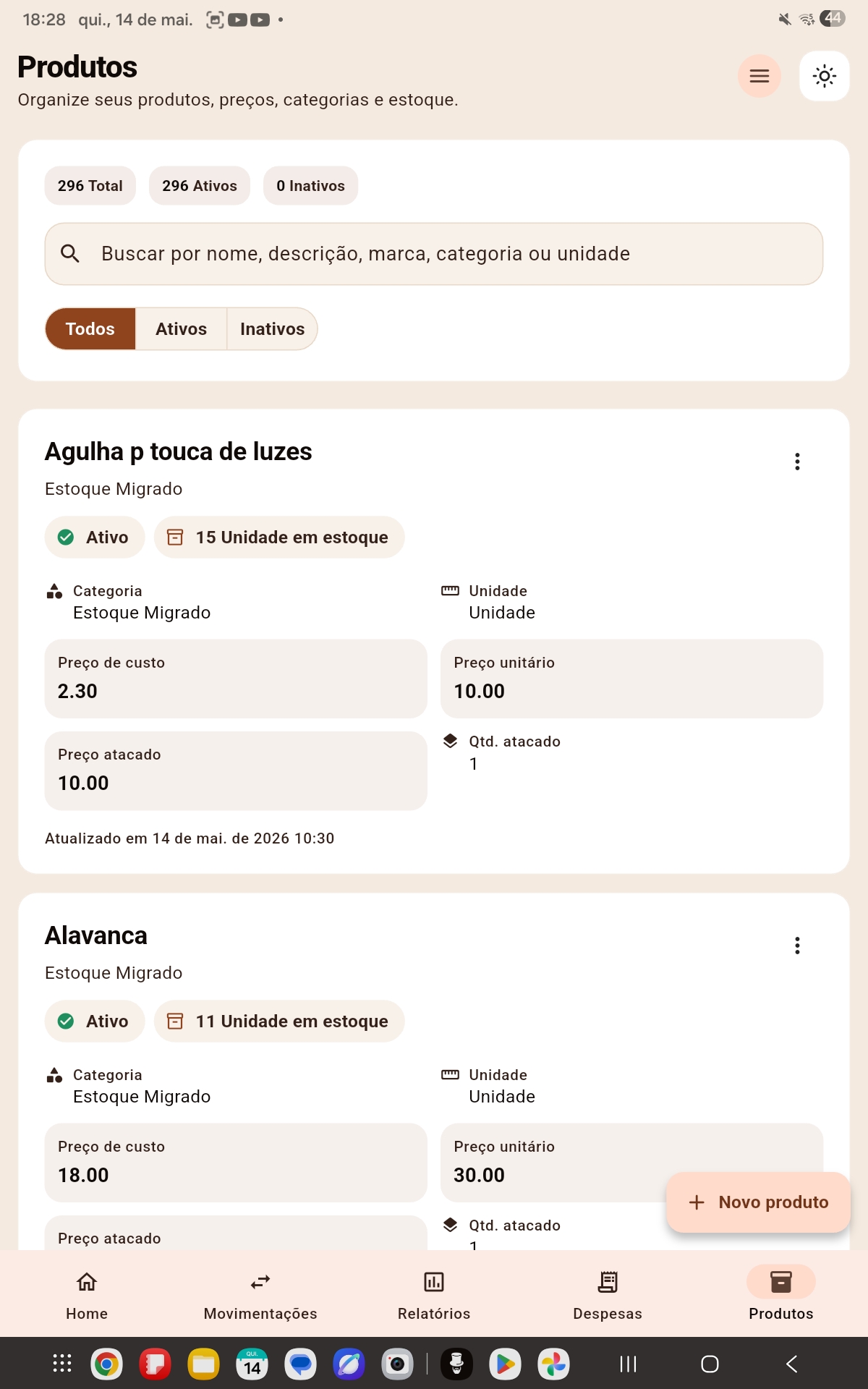 Tela de produtos com busca, filtros e cards mostrando status, quantidade em estoque e informações de precificação.