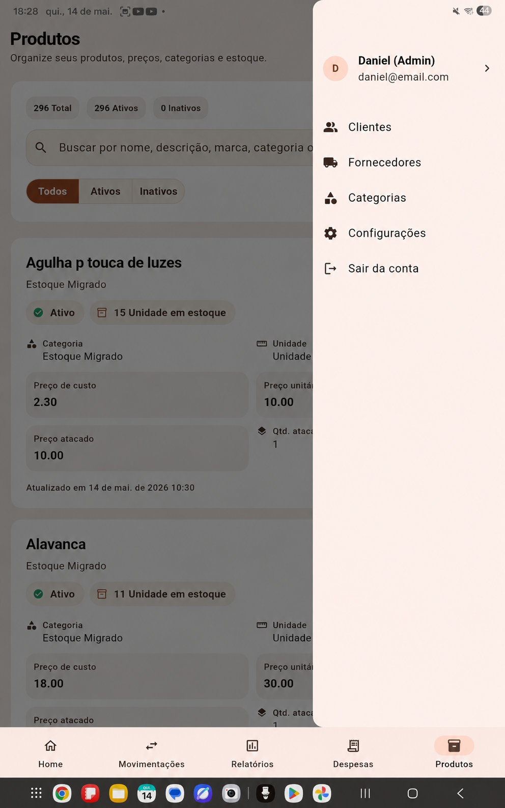 Menu lateral do app com acessos para clientes, fornecedores, categorias e configurações.